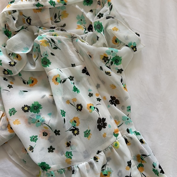 Who what wear sheer floral blouse size M - Picture 3 of 4